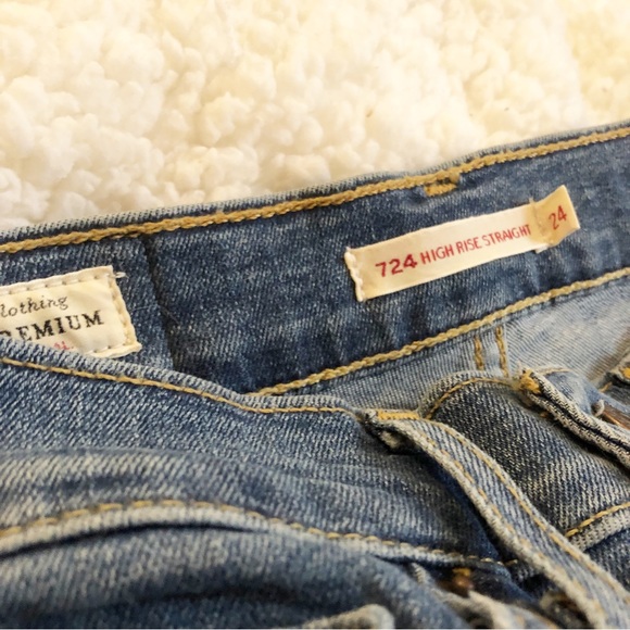 Levi’s 724 Straight Leg Medium Wash Distressed Jeans Size 24 - Picture 9 of 11